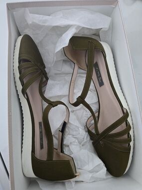 SJP by Sarah Jessica Parker Olive Green Meteor Size 37